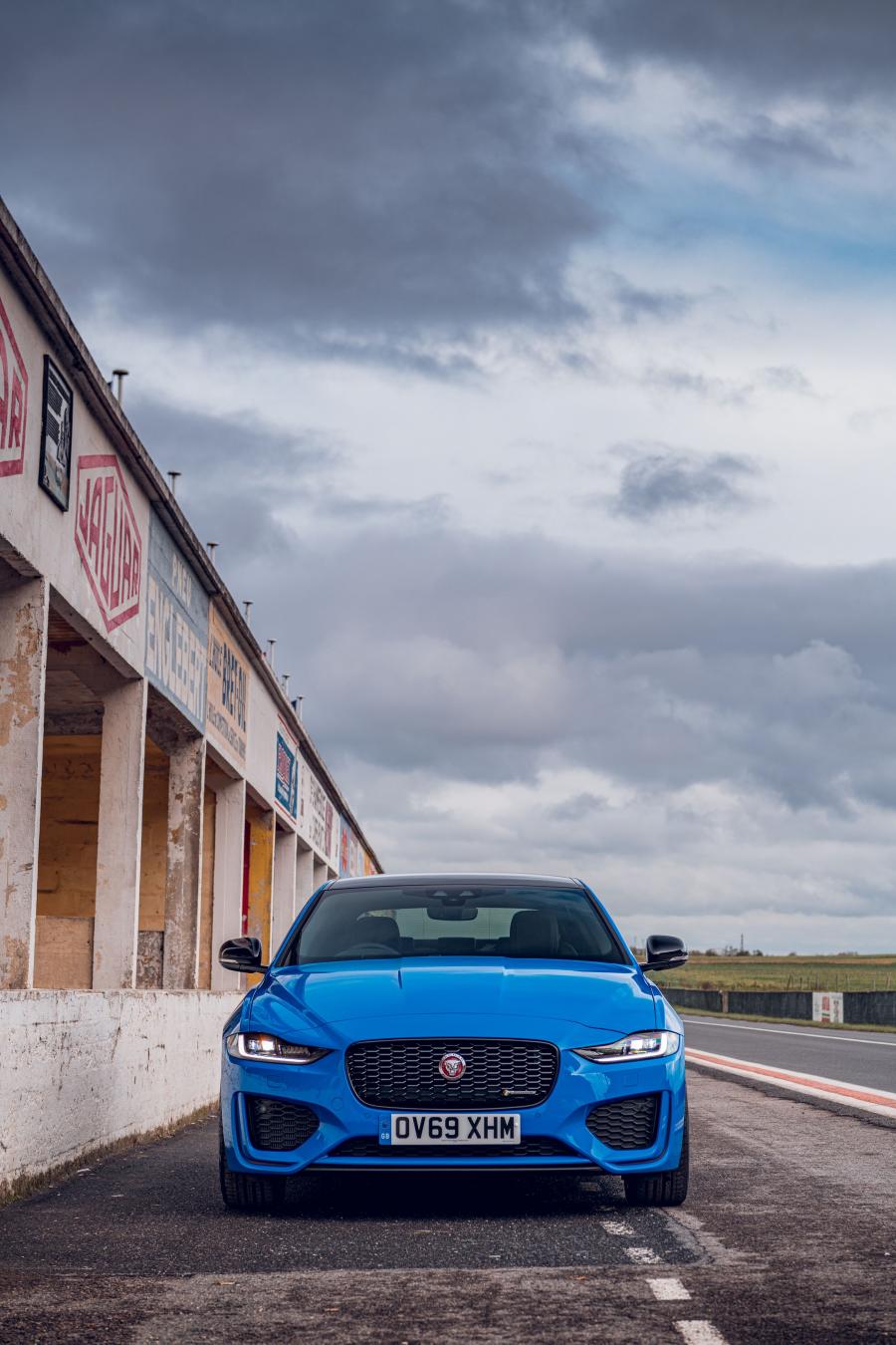  Jaguar XE R-Dynamic Reims Edition 2020 года  (UK) (фото 43 из 84)